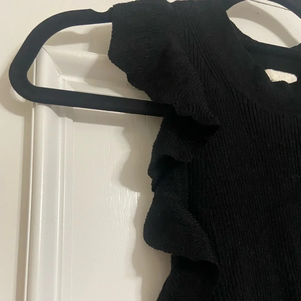 H&M women's small racer back ribbed knit sweater with ruffle details black EUC - Picture 4 of 6